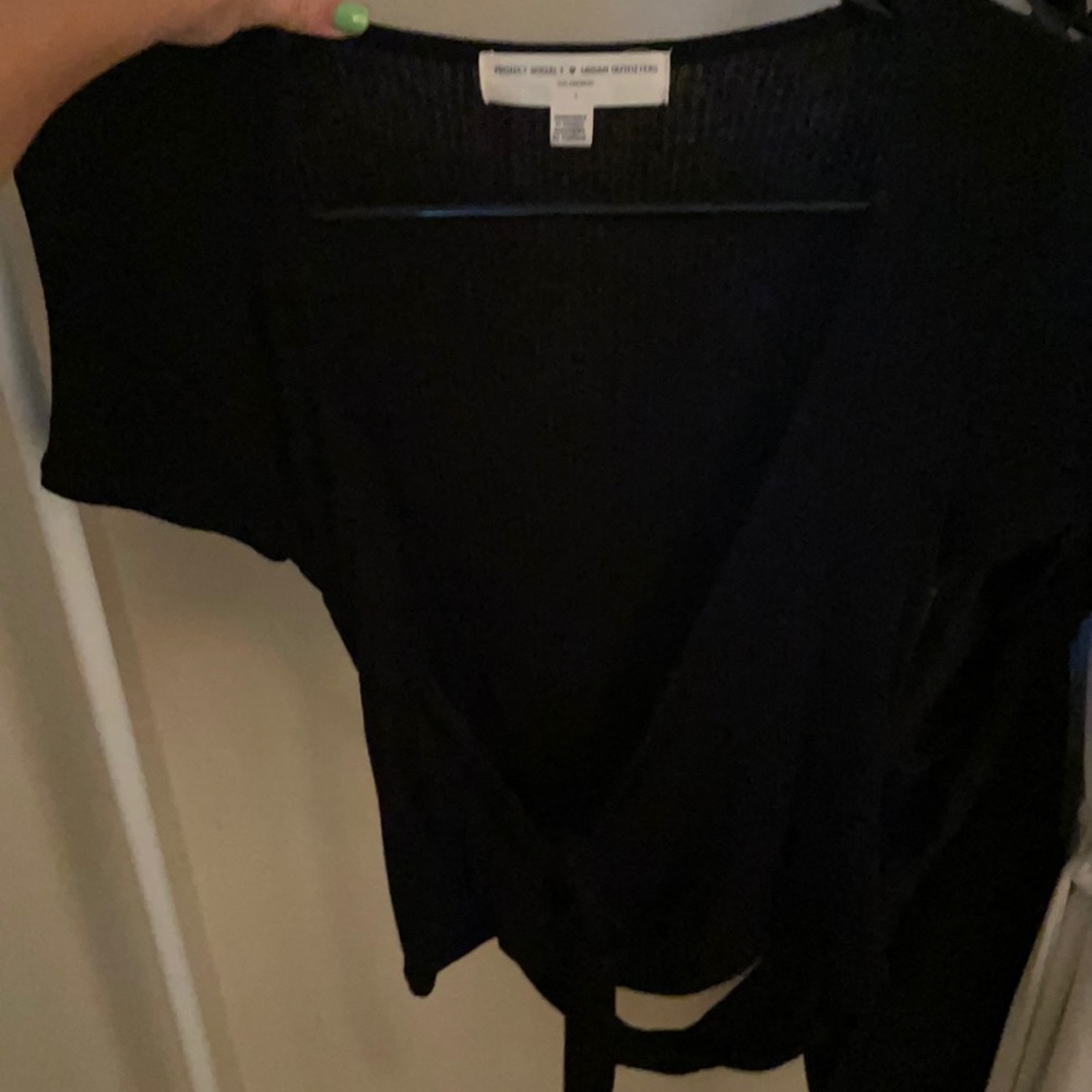 black ribbed t-shirt top that ties from urban outfitters!